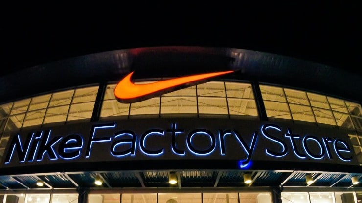 nike tejon outlets hours